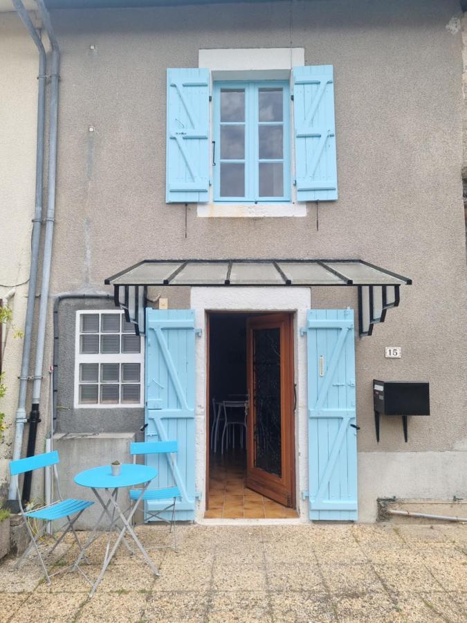 Jolie Petite Maison Dans Village Fortifie Brigueuil Exterior photo